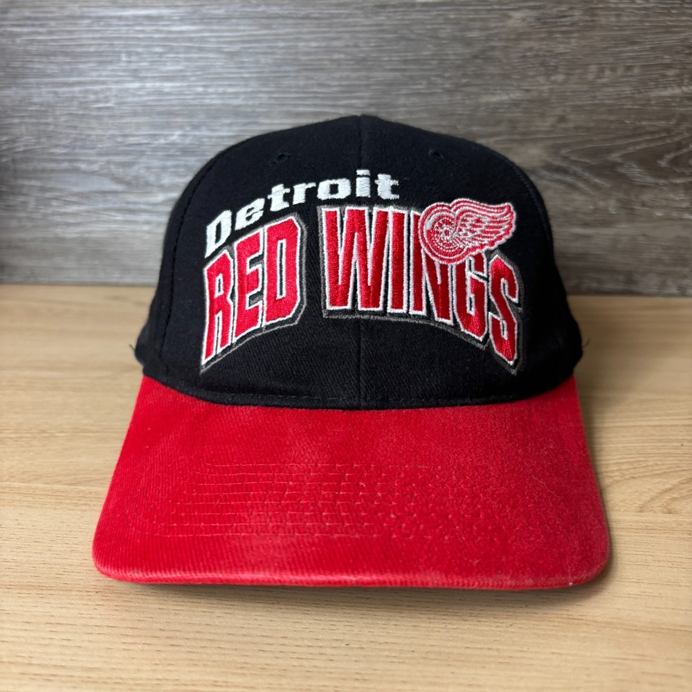 Vintage Detroit Red Wings Hat Cap Strap Back Red NHL Hockey Starter 90s